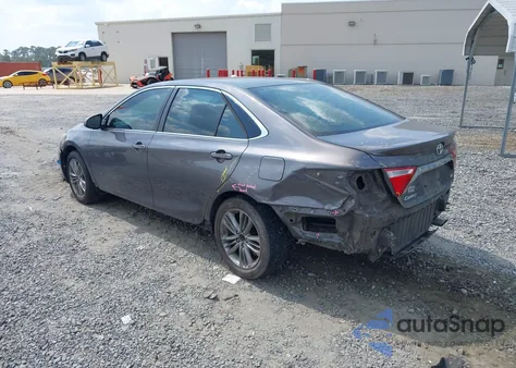 2015 Toyota Camry Se z USA, uszkodzony, nr VIN 4T1BF1FK1FU105519